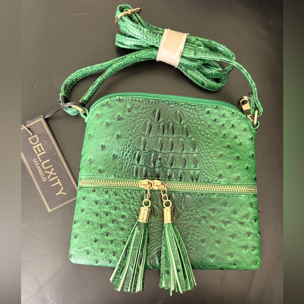 Deluxity Vegan Ostrich/Croc
Crossbody Bag w/Goldtone
Hardware & Tassels